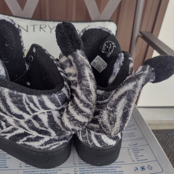 Adidas Zebra Women 10 / Men 8 - Picture 2 of 4